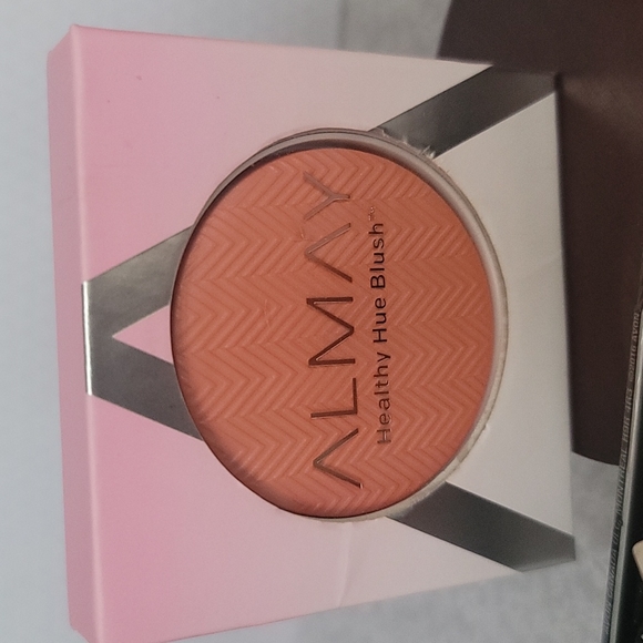 5 Piece Makeup Bundle - Picture 2 of 13